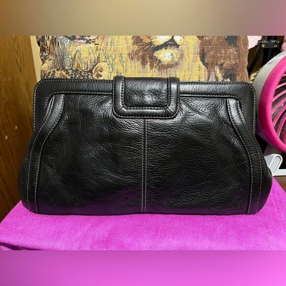 TOMMY HILFIGER LEATHER CLUTCH - Picture 3 of 7